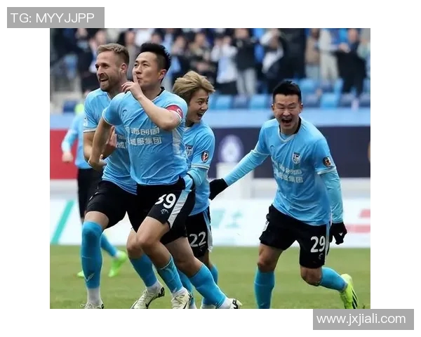 大连足球迎战石家庄球队期待精彩对决展现激情与实力的较量